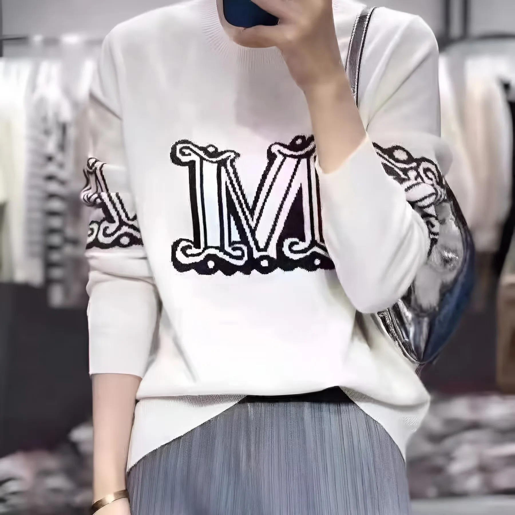 

2025 Fall Must Have Women Elegant Round Neck Loose Pullover Sweater M Letter Splicing Knitted Bottoming Shirt