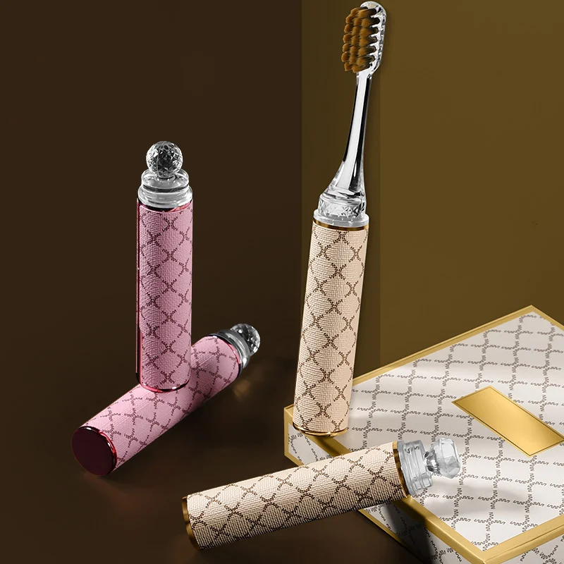 

4 шт. в упаковке/коробка. Новая роскошная модная зубная щетка с очень мягкой и удобной щетиной для домашнего использования.