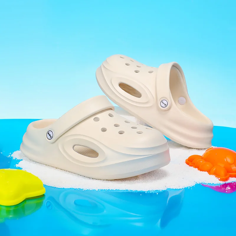 

A pair of children's summer beach vacation breathable and anti-slip indoor-outdoor two-in-one slippersHML-555