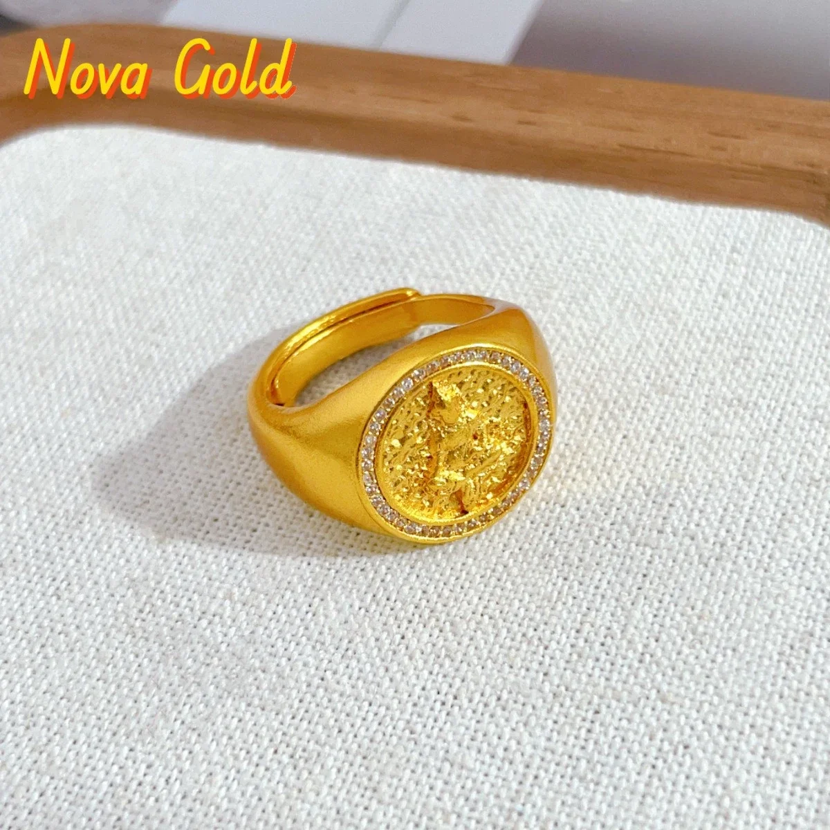 

Кольцо NovaGlod с бриллиантами и изображением Желтого Бога Богатства для женщин, 24-каратное золото AU999 - кольцо из чистого золота с бриллиантами, символизирующее богатство, с нежным сиянием.
