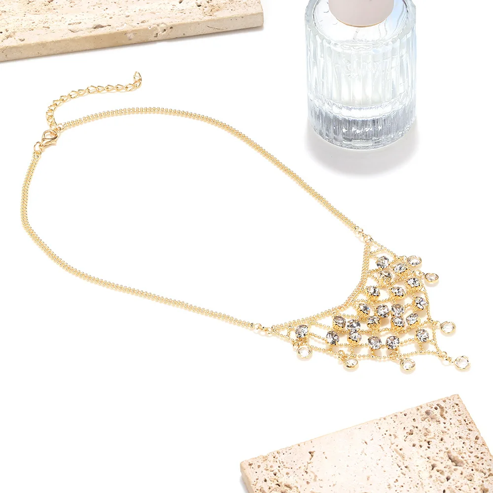 Vintage Metallketten Dreieckige Netzartige Strass-Charm-Halsketten für Frauen Festliche Schmuckgeschenke – Detail 2