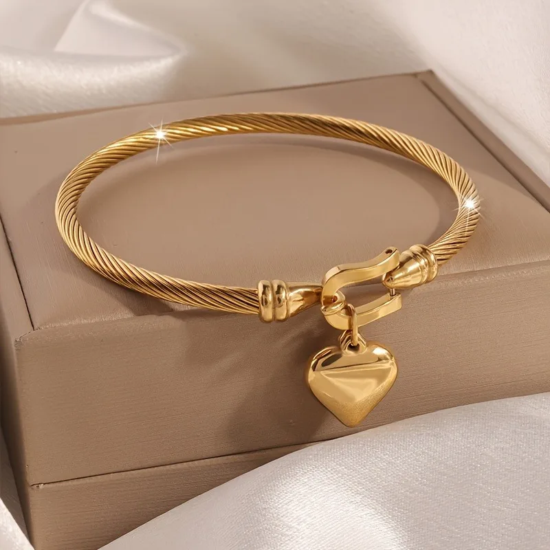 Pulsera de acero inoxidable con cierre de herradura y diseño en forma de corazón que ofrece una sensación de alta gama para mujeres, estilo europeo y americano.