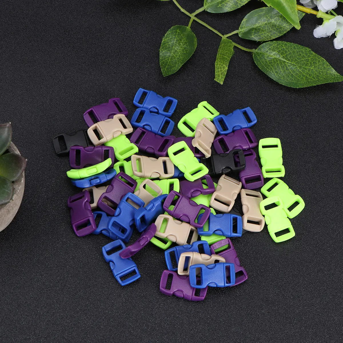 50Pcs Plastic Strap Buckles Simple Convenient Side Release Buckles Assorted Colors for DIY Bracelets Webbing Collars Outdoor