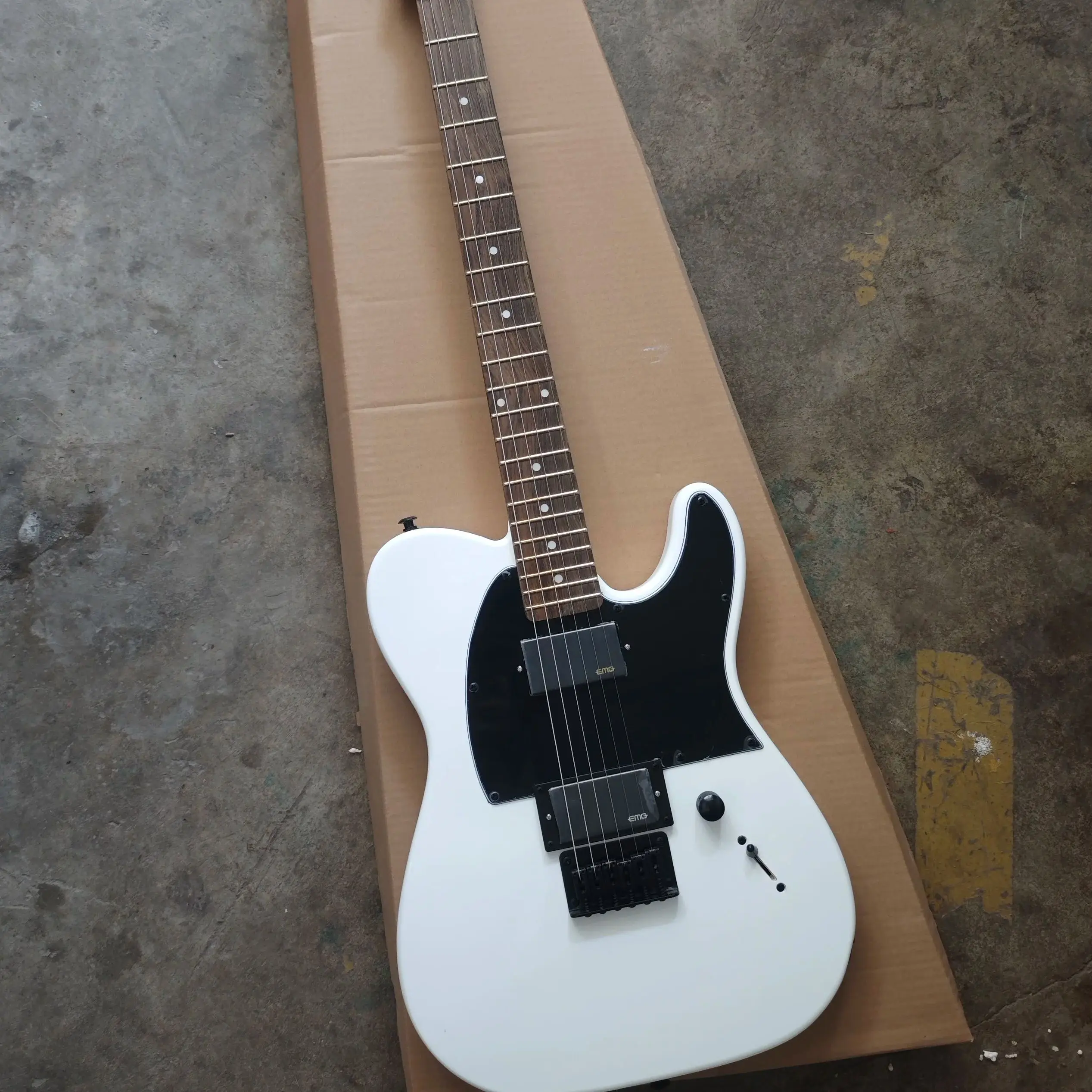 

White six-string electric guitar, basswood body, maple neck and rose wood fingerboard with black panel.