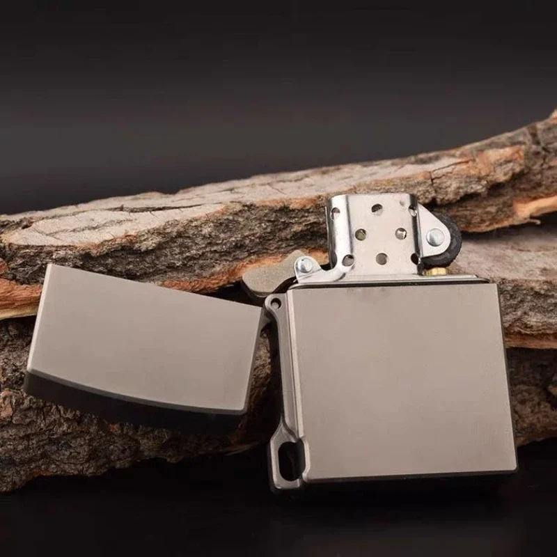 

WARARMOR Titanium Alloy Kerosine Lighter Side Hook Reinforced Thickened Old Grinding Wheel Smoke Lighting Tool Simple Men's Gift