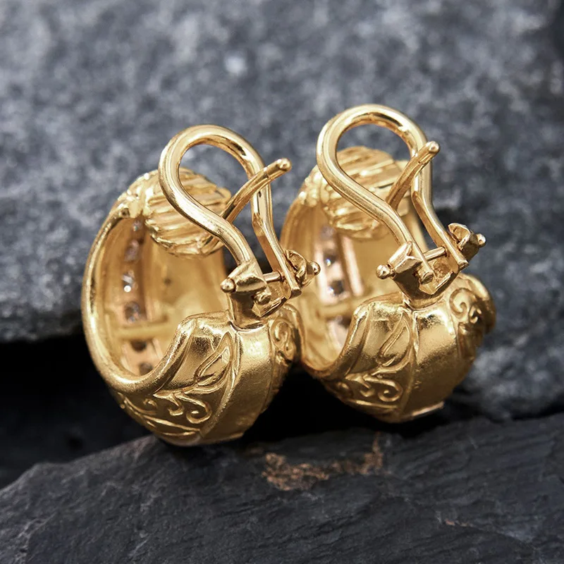 2026 New Vintage Carved Zirconia Contrasting Color Ear Buckle, Light Luxury and High-end, C-shaped Commuting Jewelry view 5