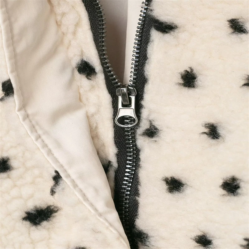 Dámská bílá puntíkovaná fleecová bunda - vysoký límec se stahovacím lemem, plyšový kabát na podzim a zimu pro volný čas - náhled 5