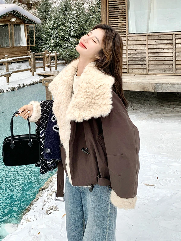 

Карамельный пуховик с эффектом пушистости и вставками, женский, зимний, 2025, новый дизайн, теплый, повседневный, свободного кроя, с длинными рукавами, короткое пальто