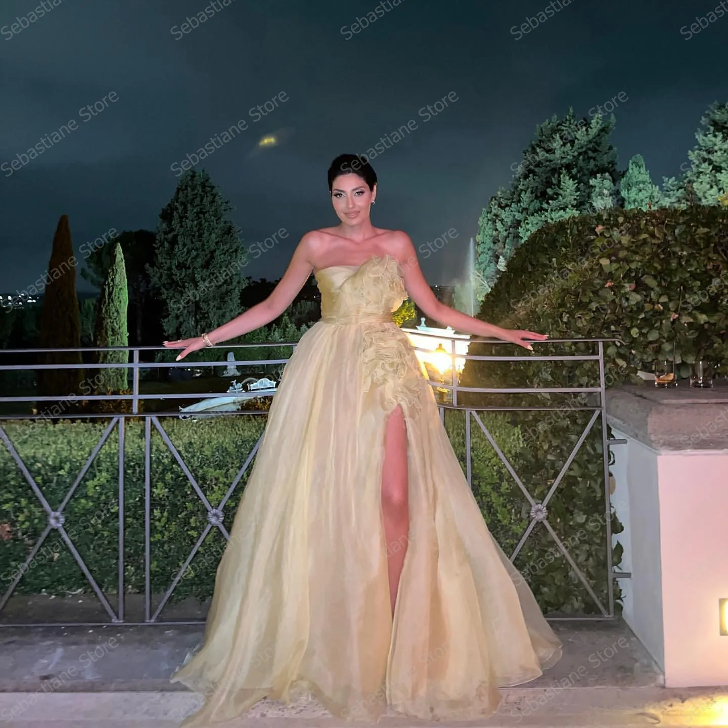 Light Yellow Flowers High Slit Long A Line Evening Dresses Sumnus Graceful Strapless Prom Dresses Ruffle Tulle Robe Femme Soirée