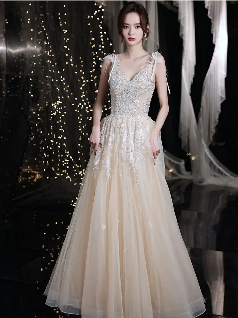 

Luxury Champagne Evening Dress 2022 Spaghetti Strap V-Neck Backless Sequins Tulle Ball Gowns Floor Length Formal Dresses