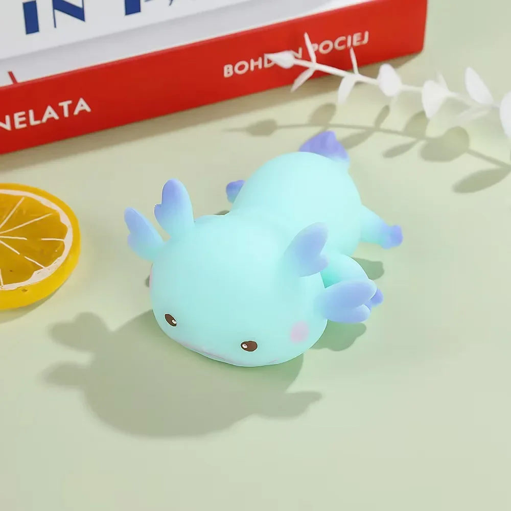 1/4 Stück Axolotl Quetschball Niedlicher Fisch Entspannender Cartoon Antistress Squishy Stressabbau Langsam aufsteigend für Erwachsene Jungen Mädchen Stretch-Spielzeug