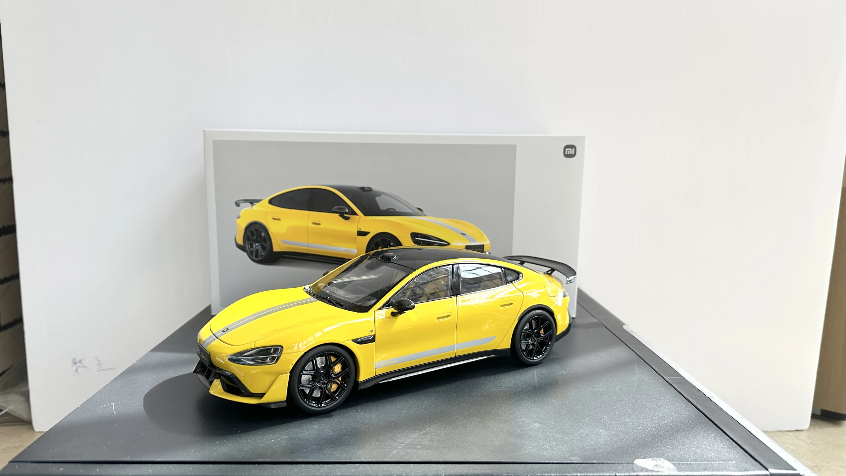 1:18 سبوت، نموذج سيارة Xiaomi Su7 Ultra، نموذج سيارة مصنوع من خليط معدني XIAOMI Xiaomi موديل سيارة أصلي