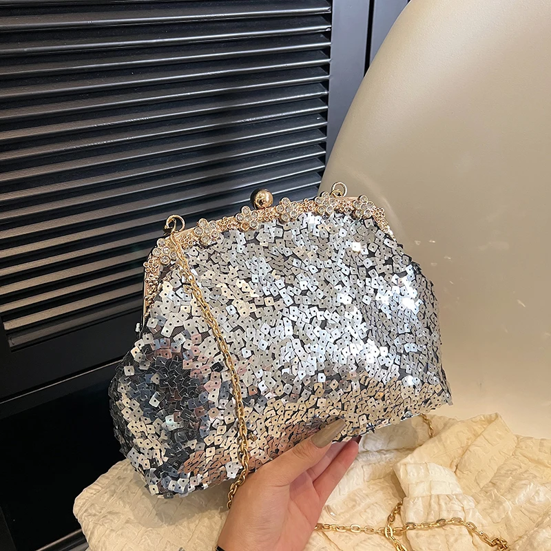 

2025 Trendy Women's Embroidered Handbags Bohemian Floral Print Crossbody Bags with Metal Chain Strap Fashion Casual Purse wallet