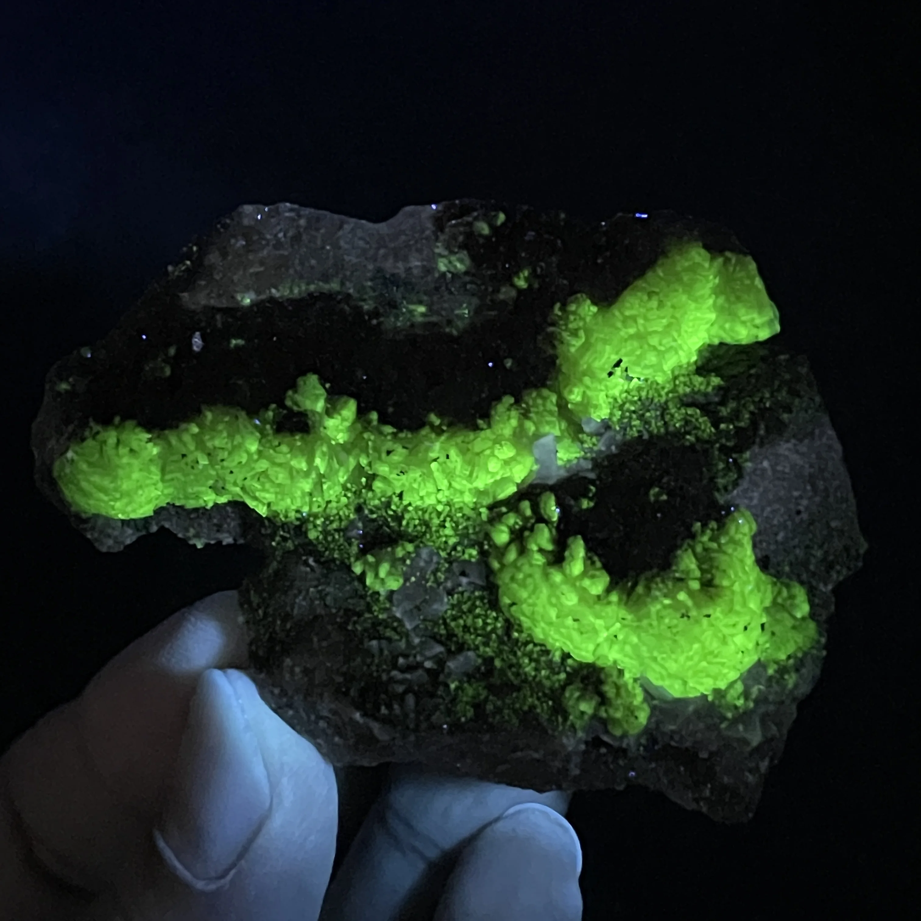 Natural Adamite Crystal Fluorescence Effect Mineral Specimen Stones And Crystals Healing Grystals Quartz Home Decor