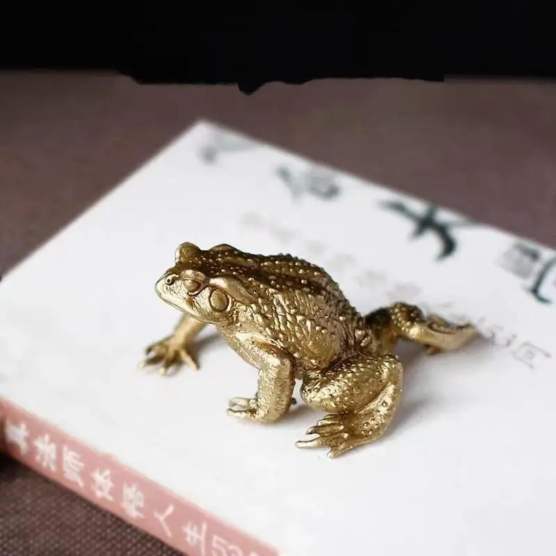 Pocket Size Feng Shui Copper Money Frog Lucky Fortune Brass Toad Figurine with Coin for Car Dashboard Decor Souvenir Gift