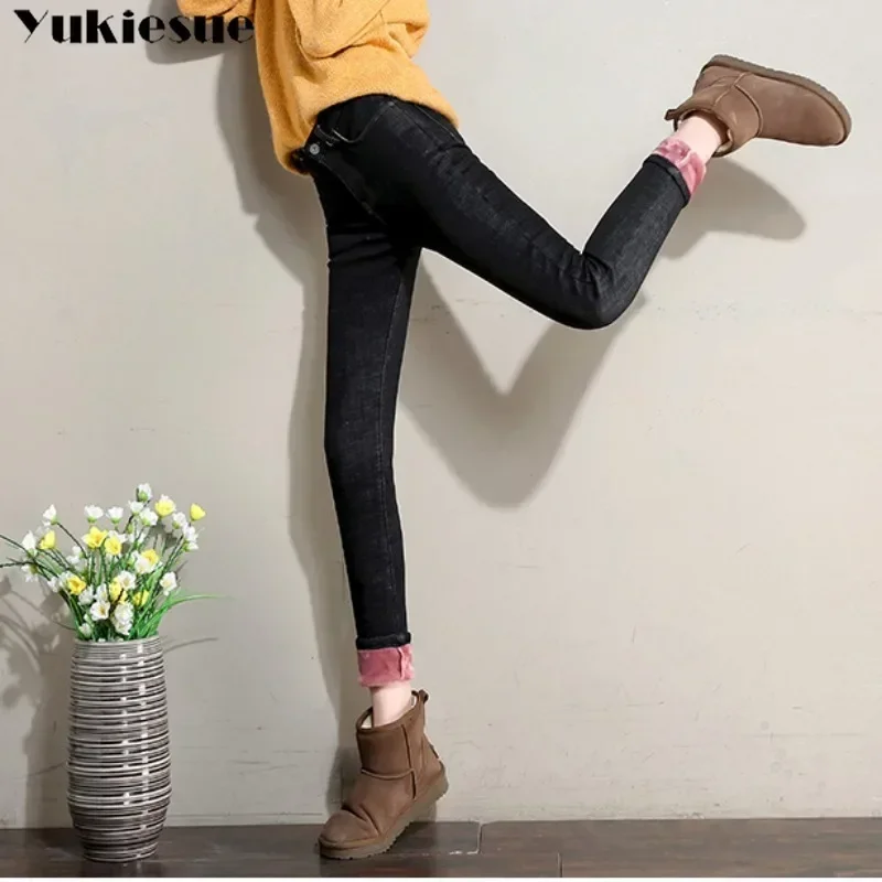 2025 Women Warm Plush Stretch Jeans Lady Skinny Thicken Fleece Denim Long Pants Retro Pencil Trousers Thermal Jeans Winter Snow