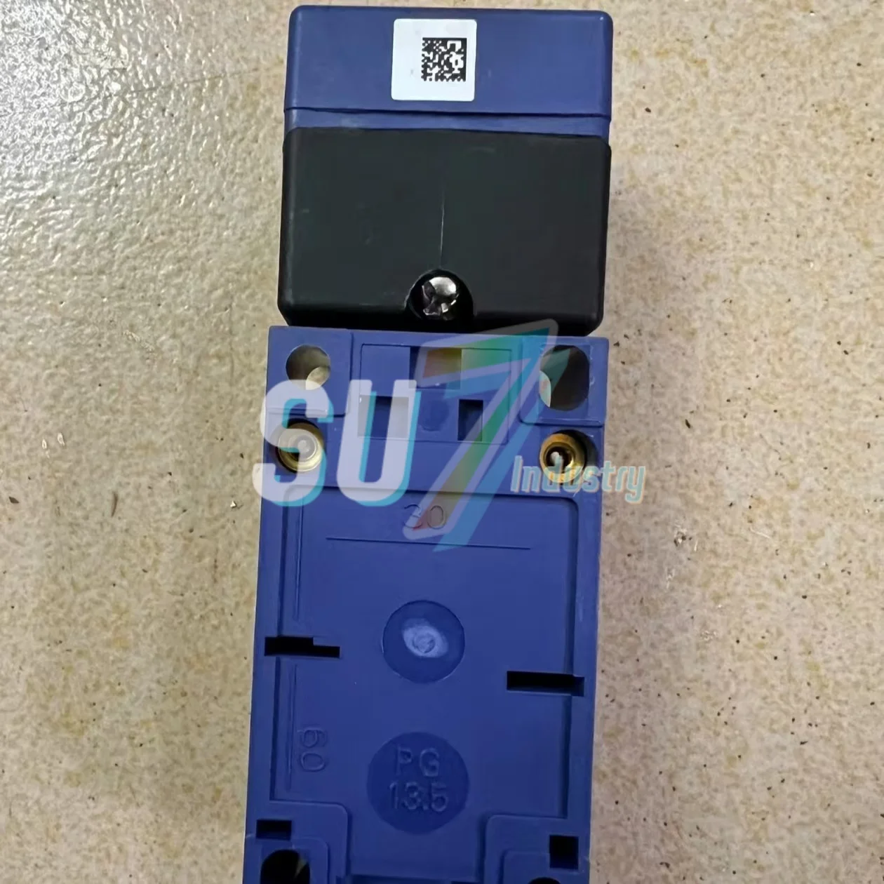 XS7C4A1MPG13 近接スイッチ 新品オリジナル
