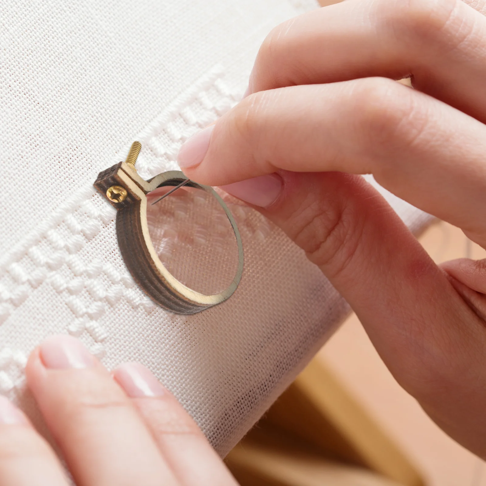 

10Sets Tiny Embroidery Hoops for DIY Projects Mini Cross Stitch Frames Handmade Ornament Making Craft Rings for Personalized