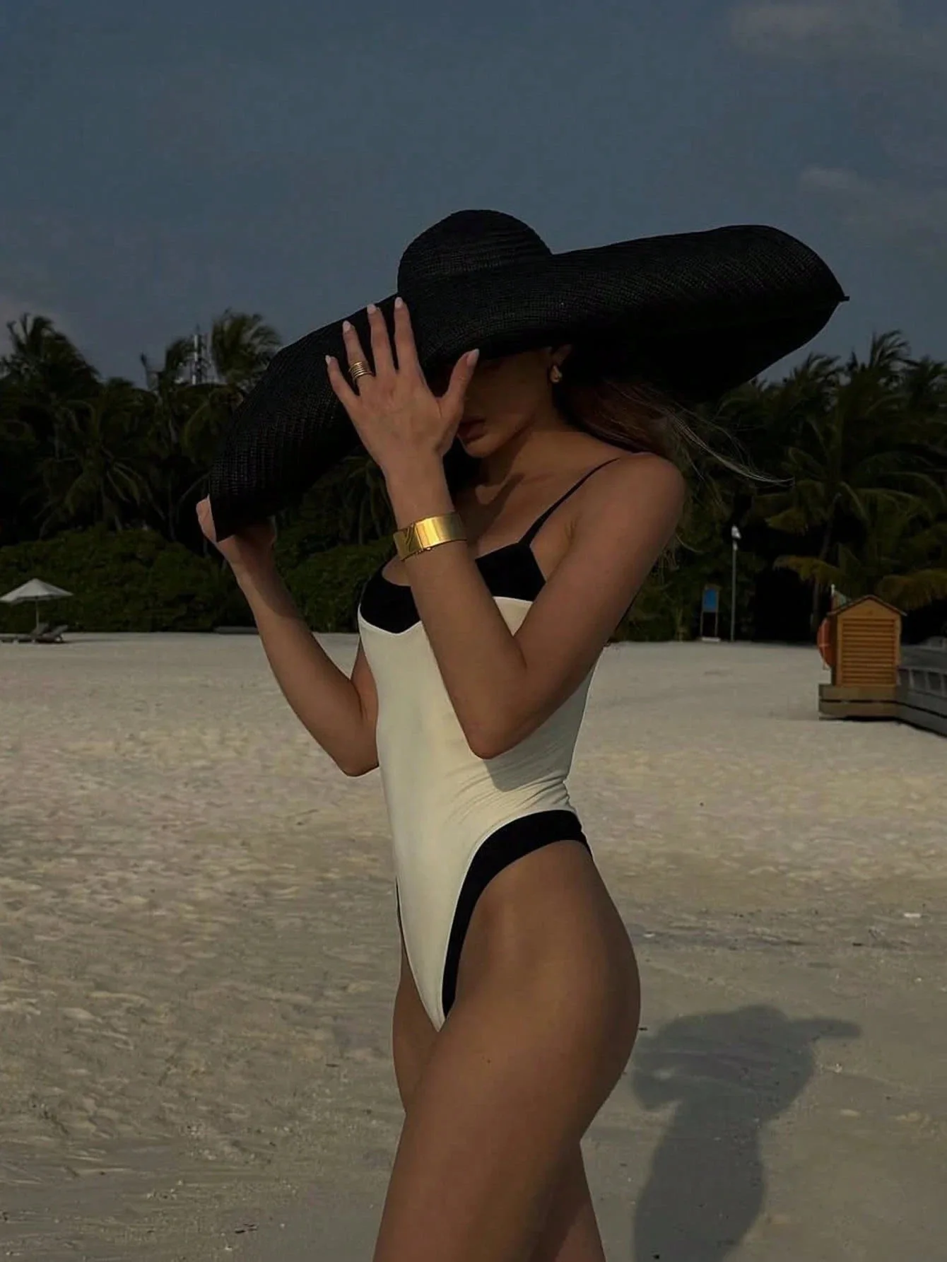 

Сексуальный слитный купальник-монокини с вырезами, на бретельках, с эффектом пуш-ап, с рюшами, с завышенной талией, пляжный, в европейском стиле