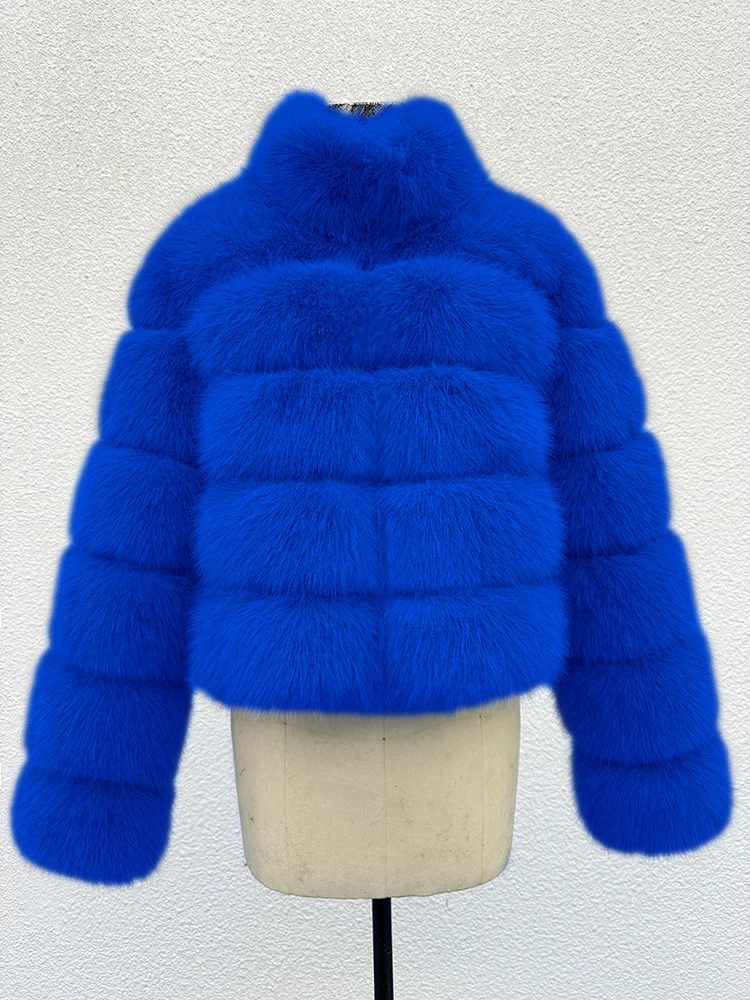 ヨーロッパ系アメリカ人のファッショナブルな無地の爽やかで甘いフェイクファーのシンプルで快適なふわふわした柔らかい女の子向けのデートや通勤用ショートコート