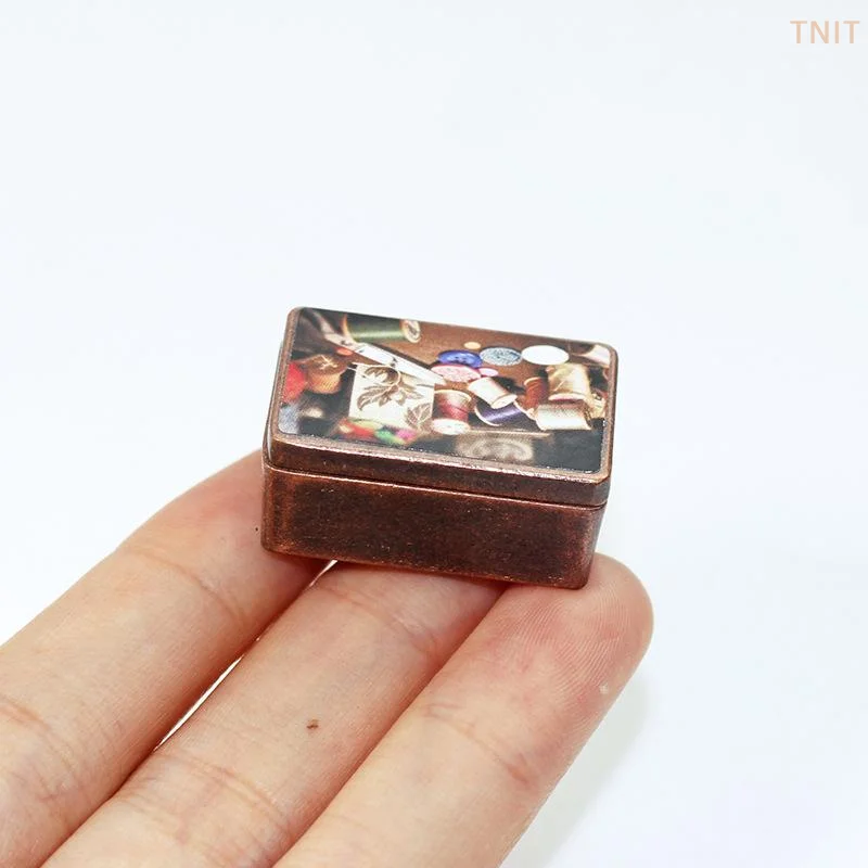 [J] 1 Set Mini Simulation Needle And Thread Box Model Miniature Toy Scene Decoration Dollhouse Accessories