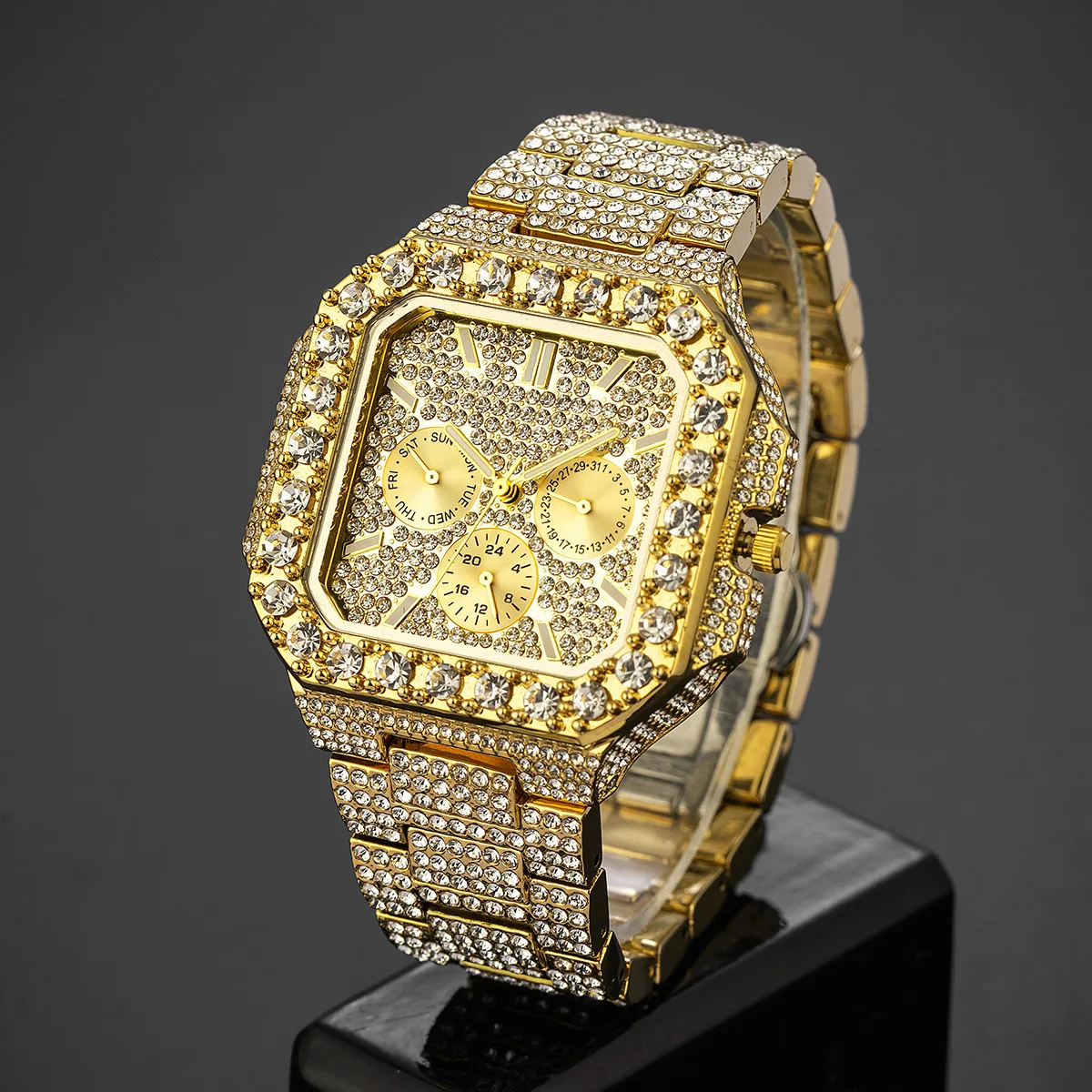 

Большие золотые и серебряные наручные часы для мужчин, полностью инкрустированные камнями, в стиле хип-хоп, модные кварцевые часы с функцией отображения даты и дня недели, многофункциональные, 3 циферблата.