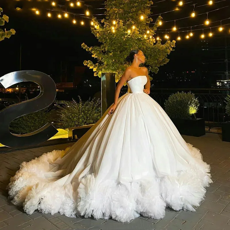 

White Wedding Dress for Women Elegant Ball Gown Strapless Sleeveless Formal Occasion Gorgeous Dresses Organza Chapel Train 2024