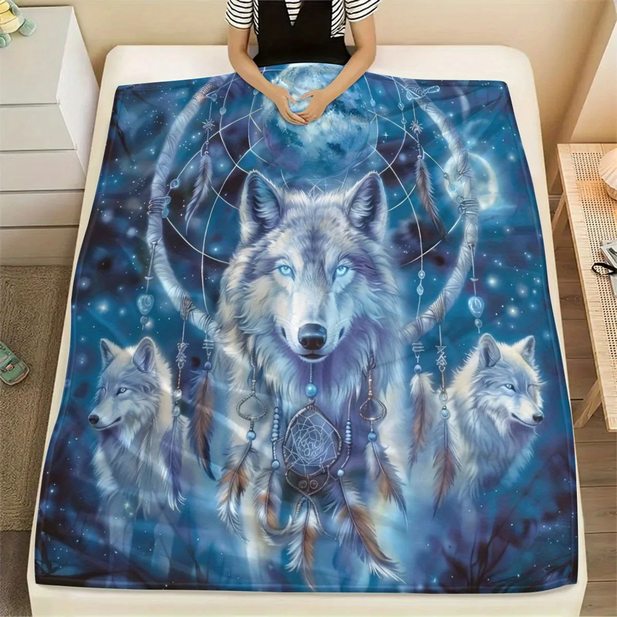 Wolf's Dream Dreamcatcher Pattern Flannel Dorm Office Nap Blanket, Printed Flannel Blanket, Gift for Friends, Soft and Warm Blan