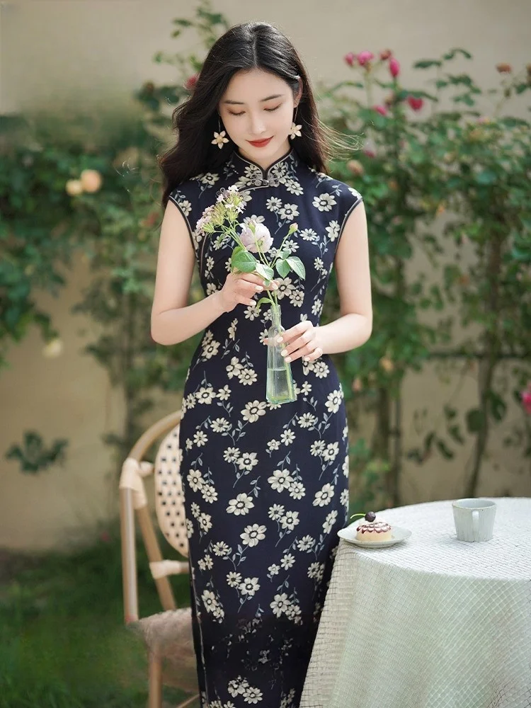 

A gentle and artistic cheongsam woman with new blue fabric print