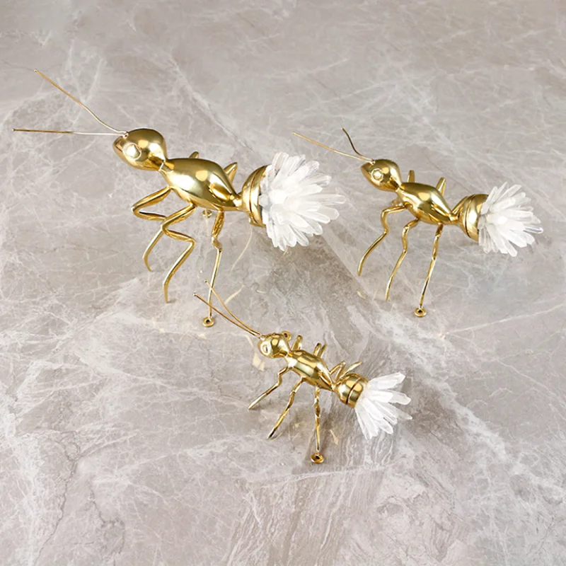 Fun Brass Ant Crystal Art Decoration, Living Room Tabletop Ornaments, Crystal Flower Tail Ant Sculpture, Home Decoration Gifts