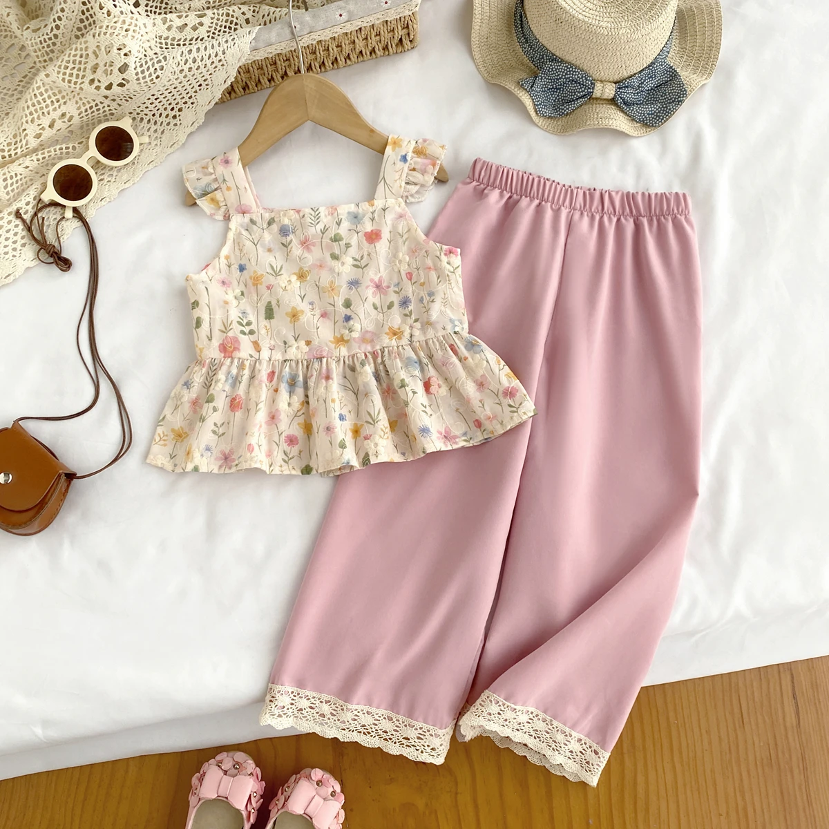 Humor Bear Kinder-Sommer-Set: Schulterfreie Blumenweste, Spitzenhose, Weite Hose, Zweiteiliges Set, Freizeitkleidung für Mädchen – Detail 3