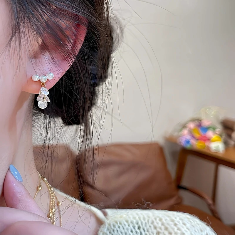 Luxuriöse und exquisite Imitationsperlen-Zirkon-Anhänger-Ohrringe für 2026 Damen-Mini-Ohrringe Vielseitige Schmuckaccessoires – Detail 9