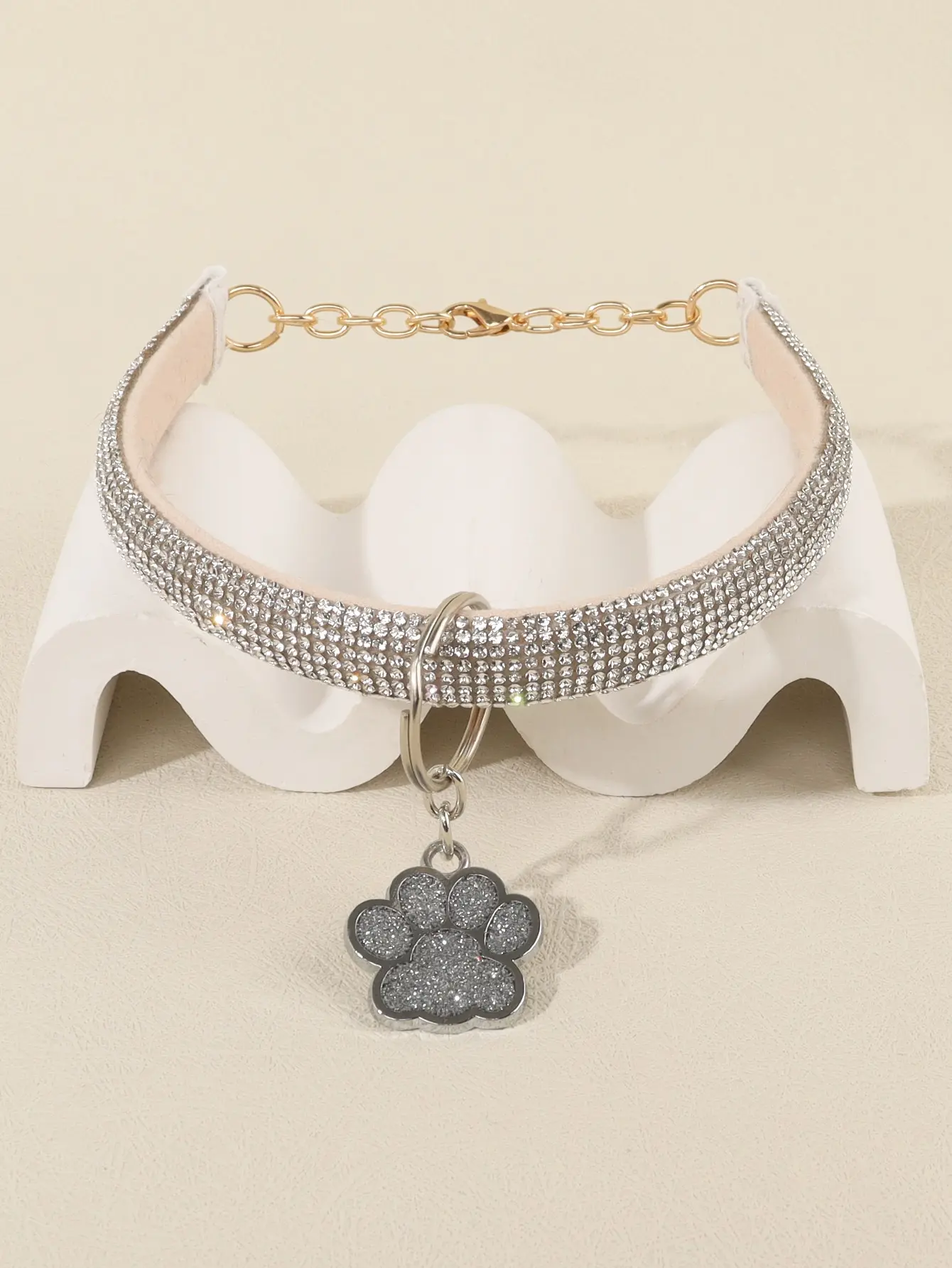 1 collar con colgante de diamantes de imitación con estampado de huellas de mascotas, moderno y elegante, adecuado para gatos y perros pequeños como accesorio para el hogar y al aire libre (no apto para perros grandes)