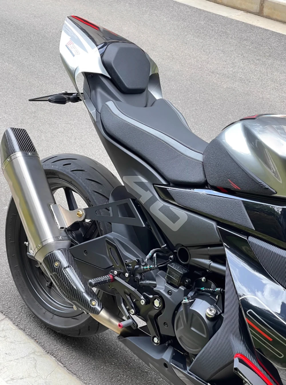 For CFMOTO 450SR Accessories Right Exhaust Hanger Bracket Muffler Pipe Connect Support Holder 450 SR 450 SR450 2023 2024 2022