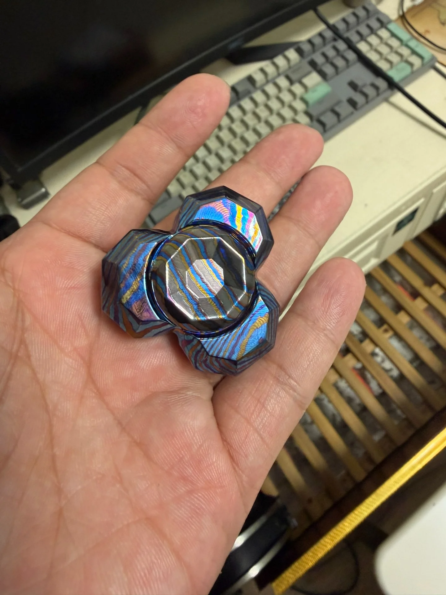 Used Titanium Horse Crystal Fingertip Gyroscope EDC