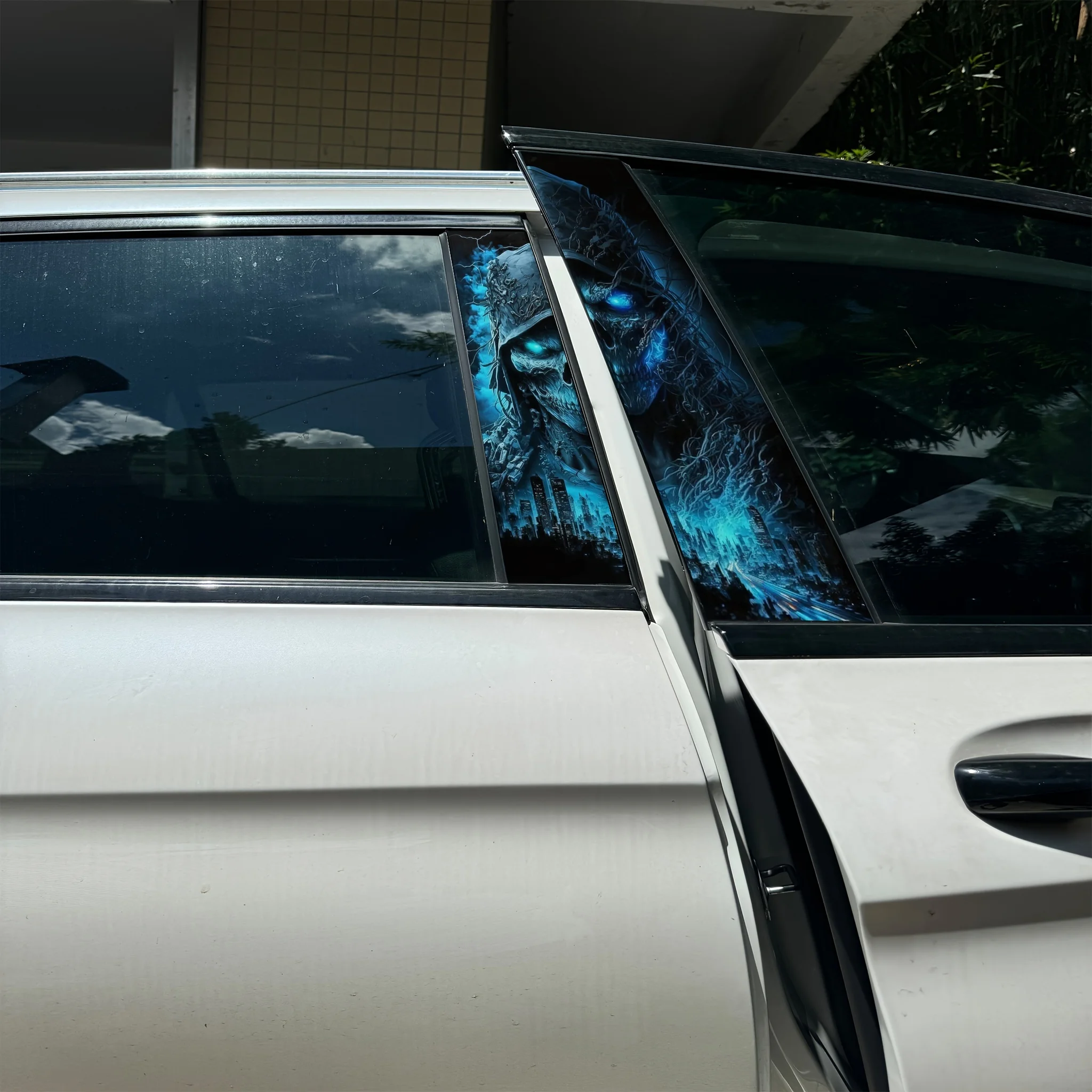 Pegatina para coche con tema de mago y cráneo de 2 piezas: tema Holloway, efecto mate, fácil de pegar en los pilares del lado izquierdo y derecho