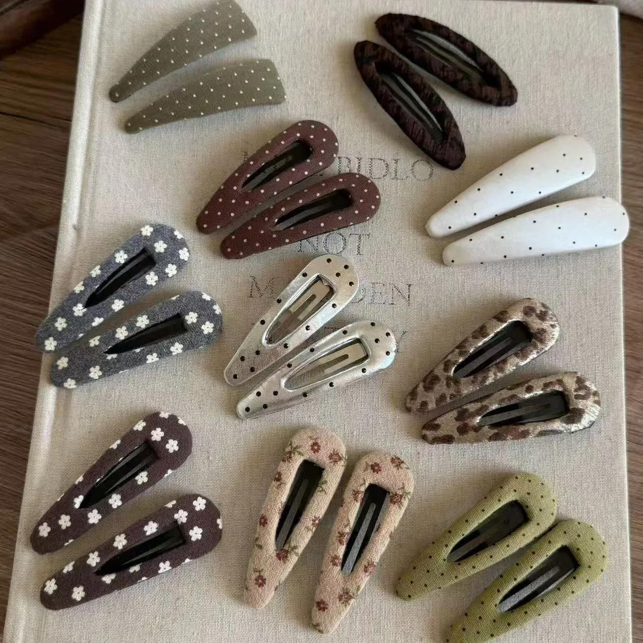 1 Pair Vintage Polka Dot Floral Fabric Hair Clips French Style Oval Wather-drop Shaped Barrette BB Clip Bangs Hairpin For Women