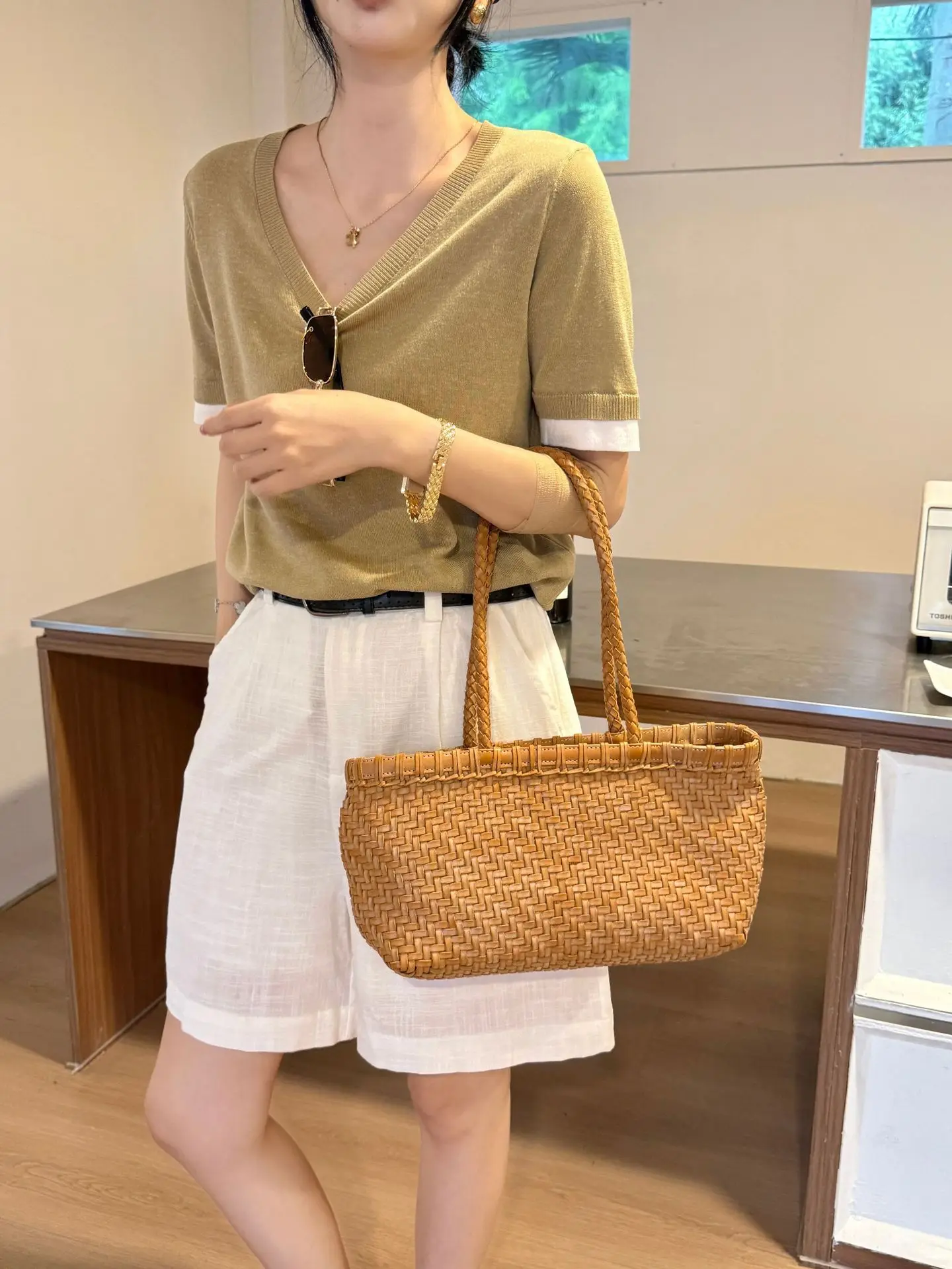 

Women's Cowhide Woven Tote Bag Versatile Casual Seaside Vacation Spring Summer 2026