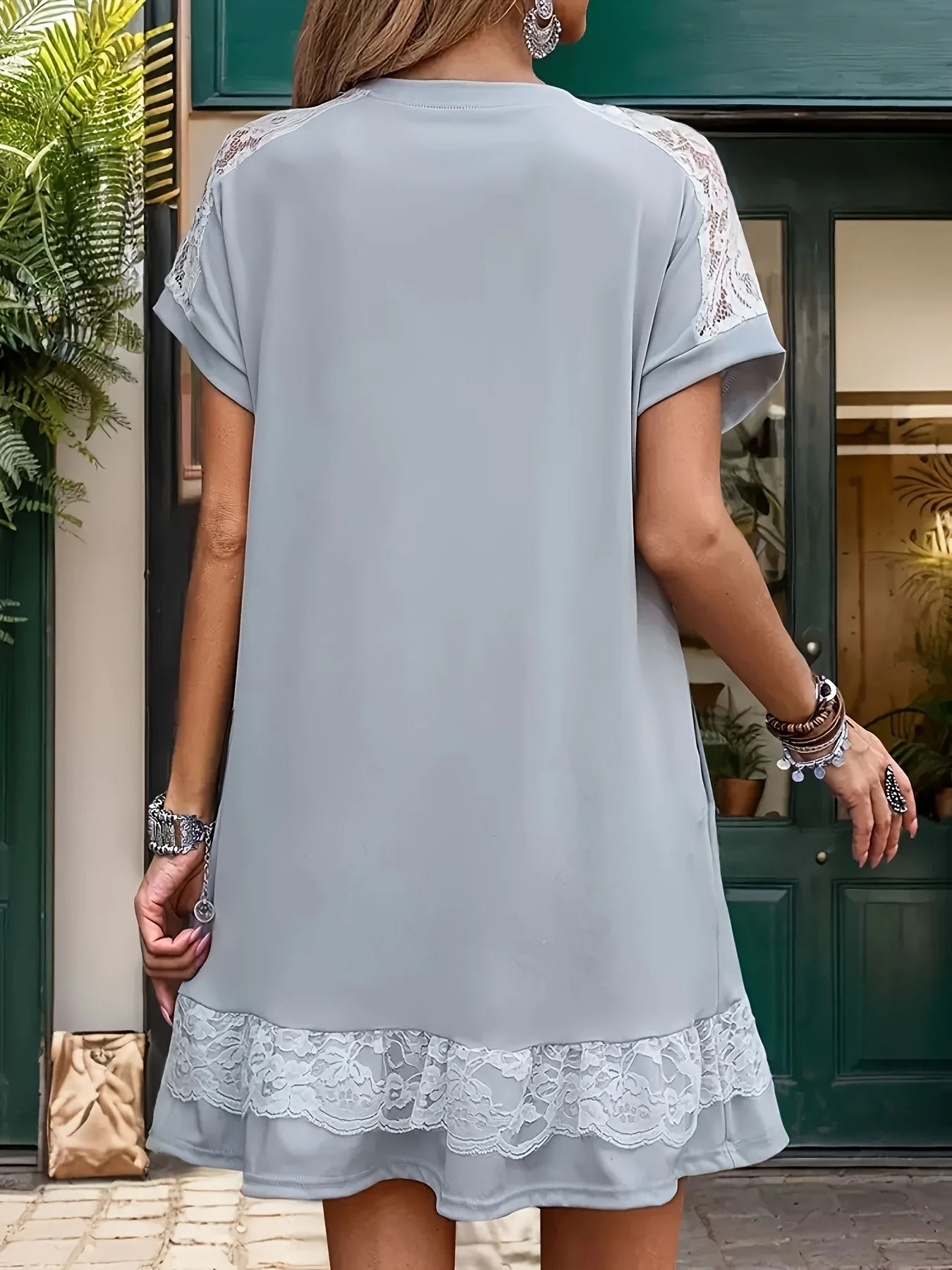 Zomercomfort T-shirtjurk voor dames, effen kleur met kanten paneelaccenten