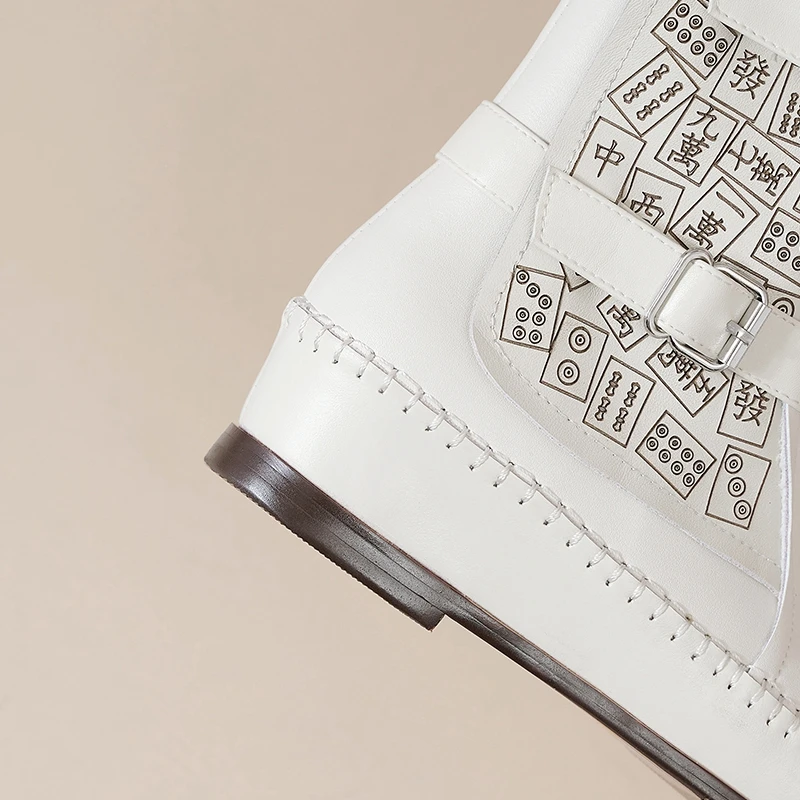 Novo couro feminino, couro bovino, fivela de cinto de metal com altura aumentada, salto médio, plus size e bezerro botas curtas da moda mahjong