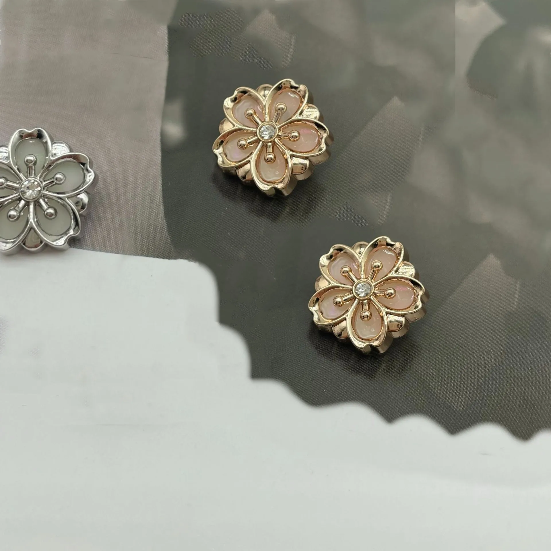 6pcs/lot Metal Buttons Flower Golden Buttons Fashion Suit Buttons Hand-stitched Coat Clothes Sewing Buttons
