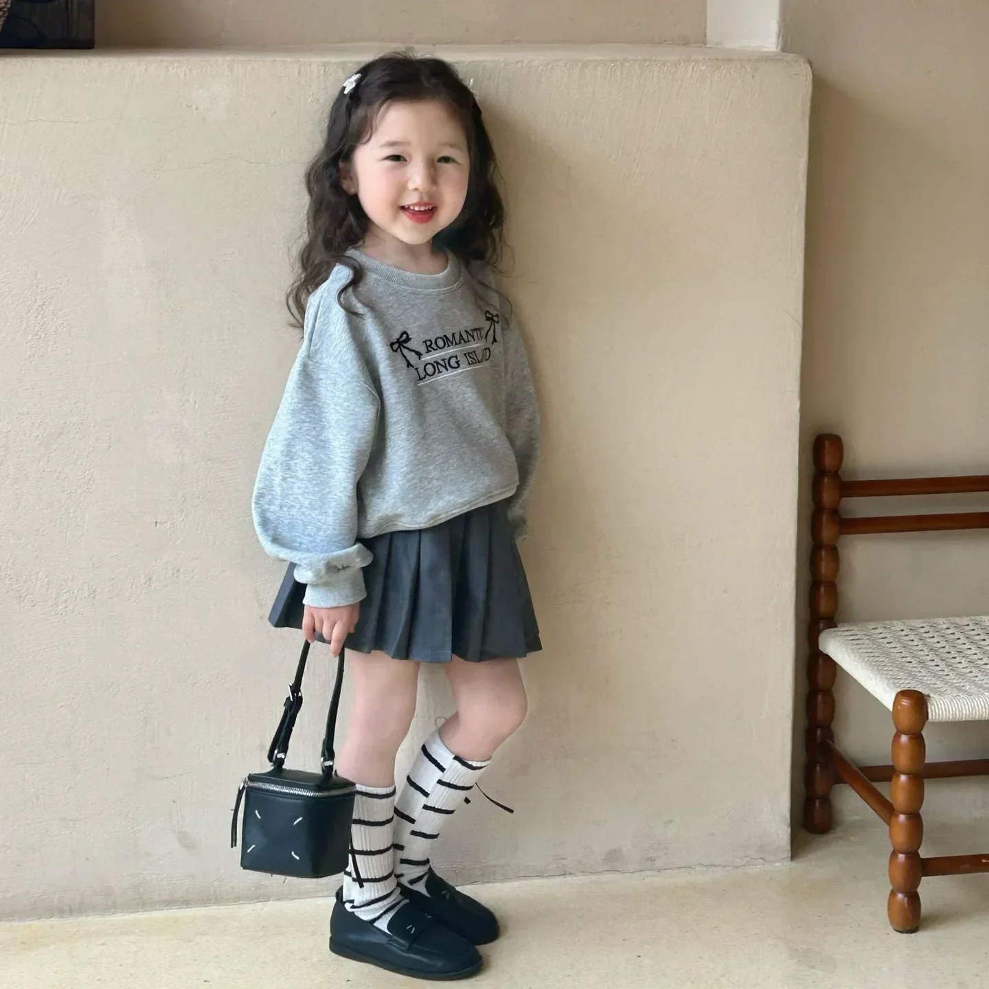 

Girls Hoodies 2025 Autumn New Children Clothing Korean Girls Embroidered Bow Letter Hoodie Long Sleeve Round Neck Hoodie