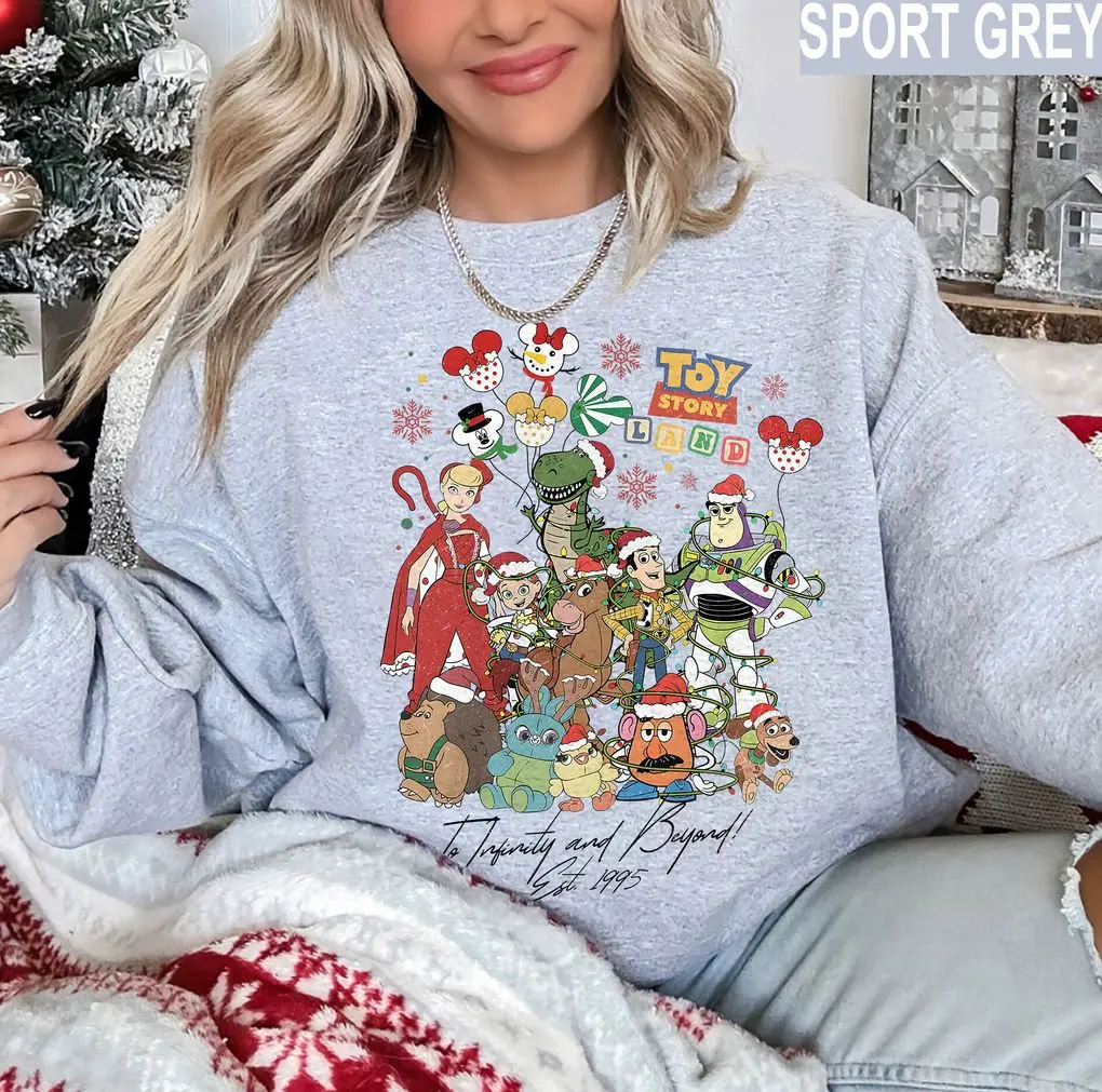 

Ретро-свитшот на тему игрушек: Рождественский свитшот «Полёт в космос» по мотивам «Истории игрушек» от Disney, семейный рождественский свитшот Disney