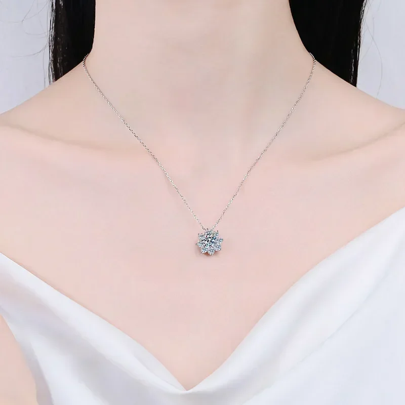 Exquisite Store PT950 Platinum 1/2ct Moissanite Pendant for Women, Luxury Sunflower Necklace for Girlfriend Wedding