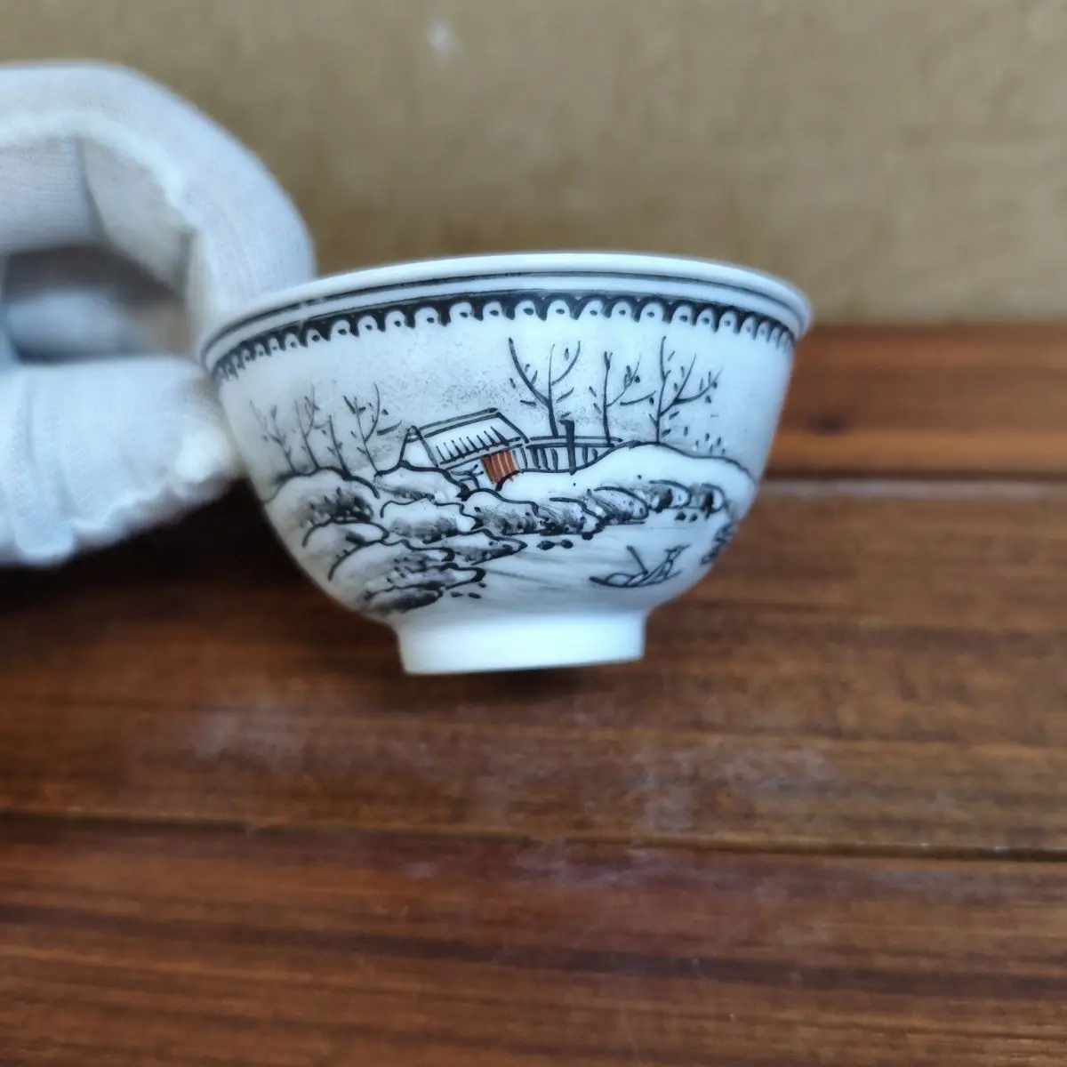 Hand Painted Snowscape Vintage Ceramic Ornament Wine Cup Tea Cup Home Decoration Bottle Jar Box Display Piece