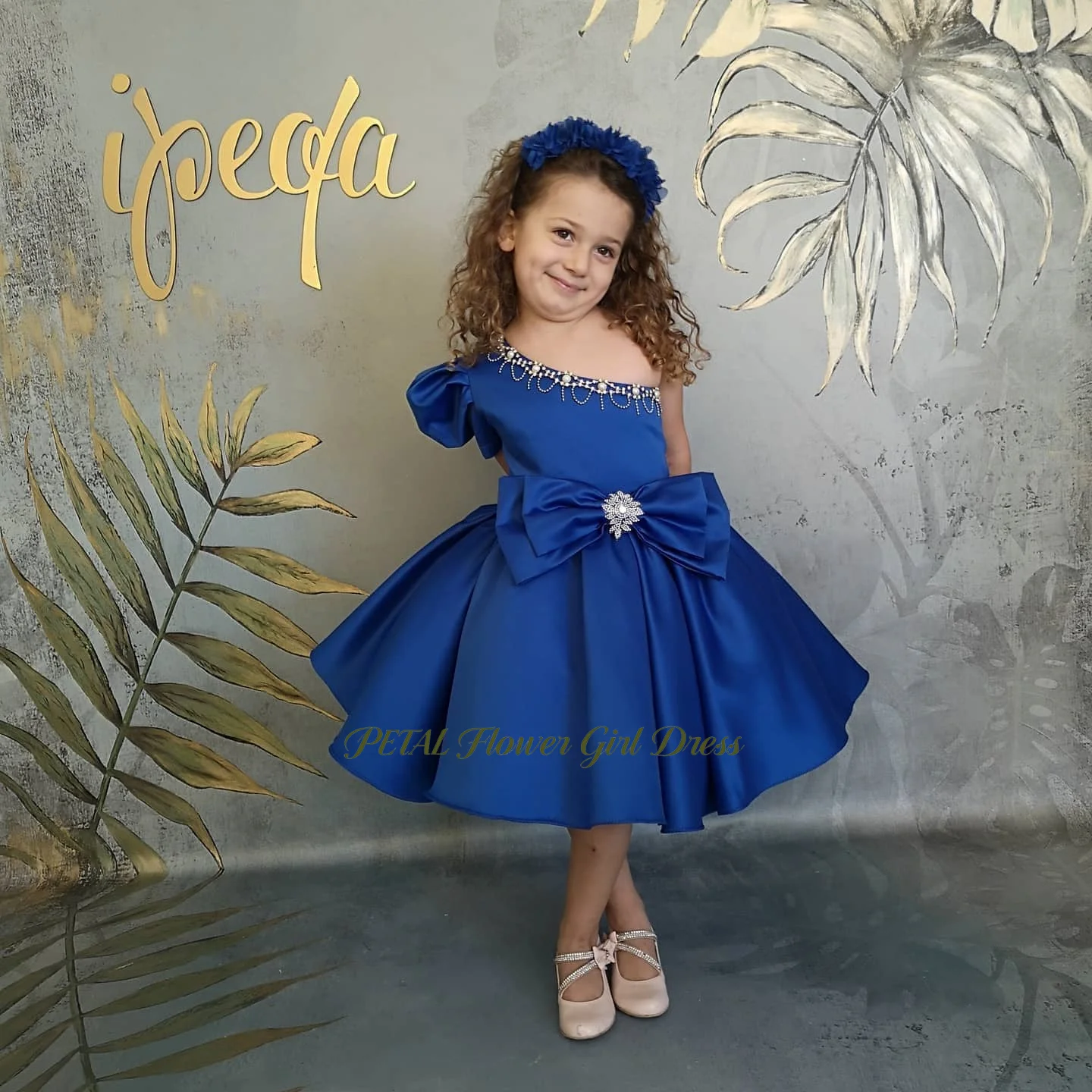 

Petal One Shoulder Flower Girl Dress with Bow A Line Satin Girls Dress Beading Kids Birthday Party Dress Customized