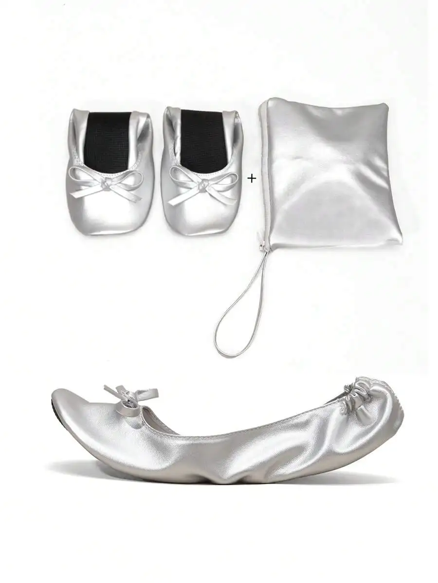 1 par de sandalias planas de ballet plateadas, ligeras, con sensación de estar descalzo, suaves, cómodas, plegables, para interiores, para mujer, viene con