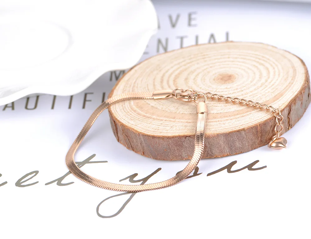 JeeMango vergoldetes kubanisches Kettenarmband aus Edelstahl für Damen, Statement-Chic, modischer, wasserdichter Schmuck B23062 – Detail 9