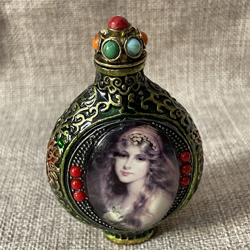 

Pure copper inner painting vintage snuff classical hand pieces, decorative features, handicrafts empty bottles of snuff bottles.