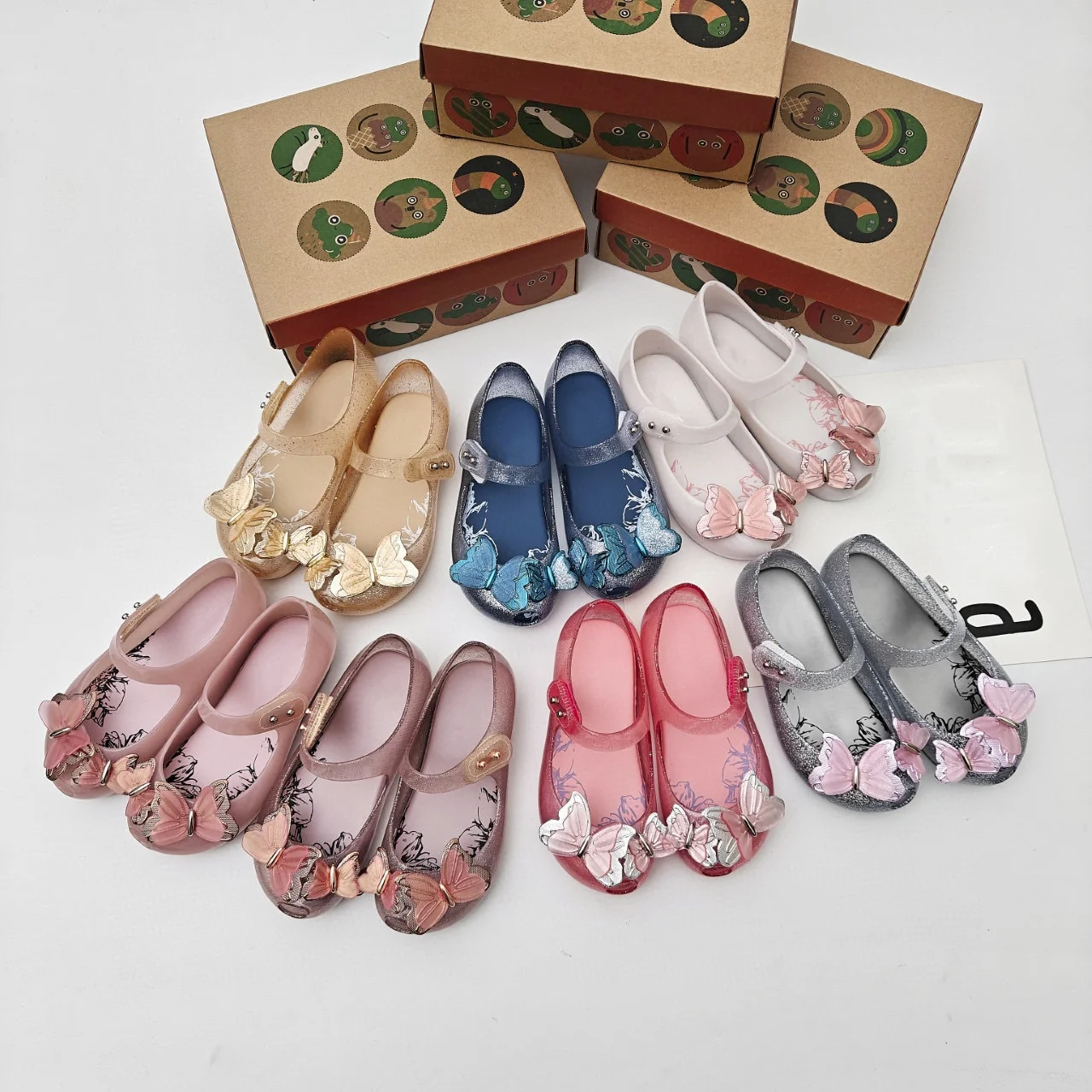 

Бразильский бренд 2026, новый стиль, детская модная классическая прозрачная обувь для девочек, милые сандалии принцессы с бабочками, детские пляжные одиночные туфли HMI210